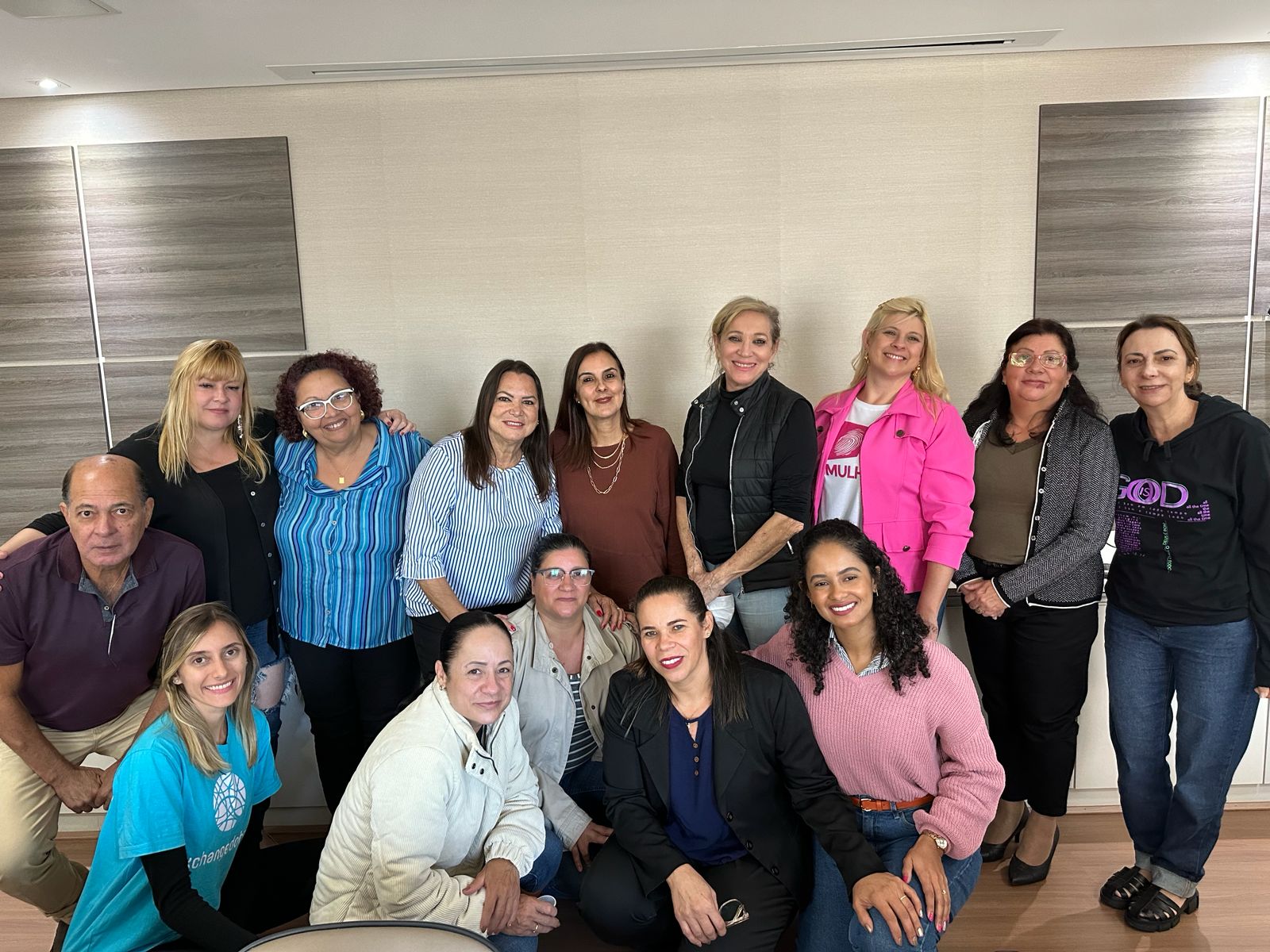 Foto de grupo em encontro de formação