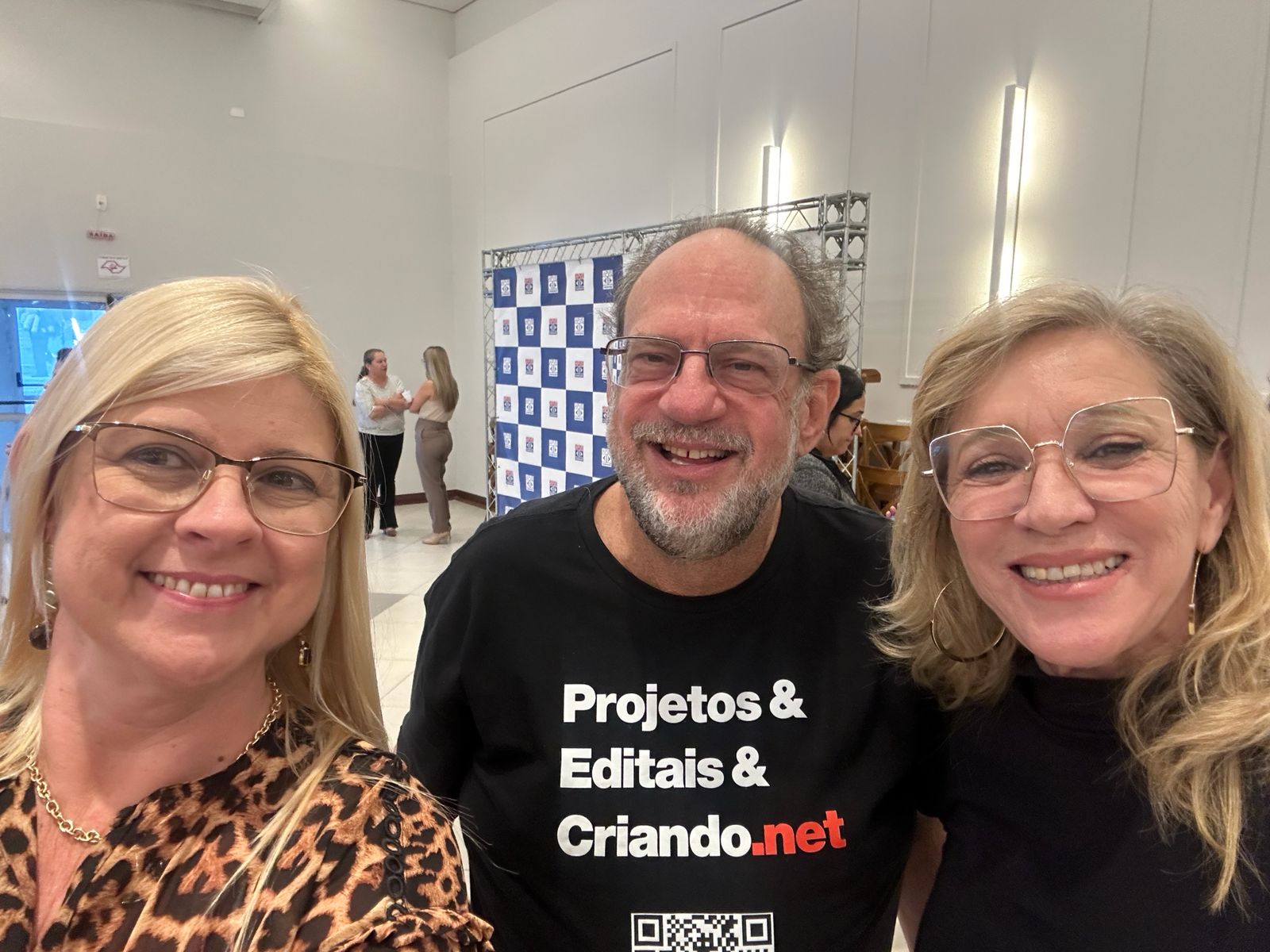 Foto de encontro sobre projetos e editais